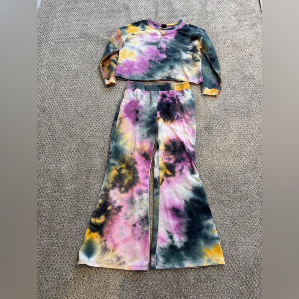 Girls Art Class Tye Die flare sweatsuit matching set